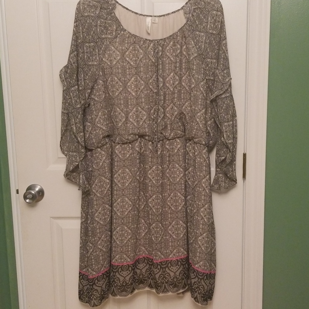Black and off white dress with pink highlight